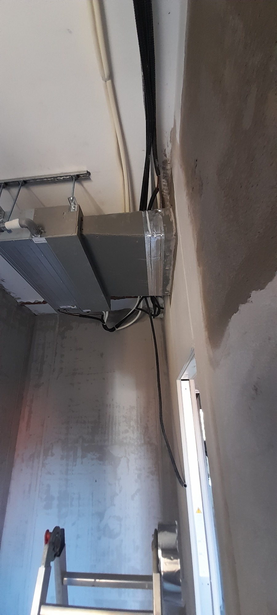 unità interna canalizzata haier a bassa prevalenza per camera da letto, con il minor impatto sonoro a Milano zona ex fiera