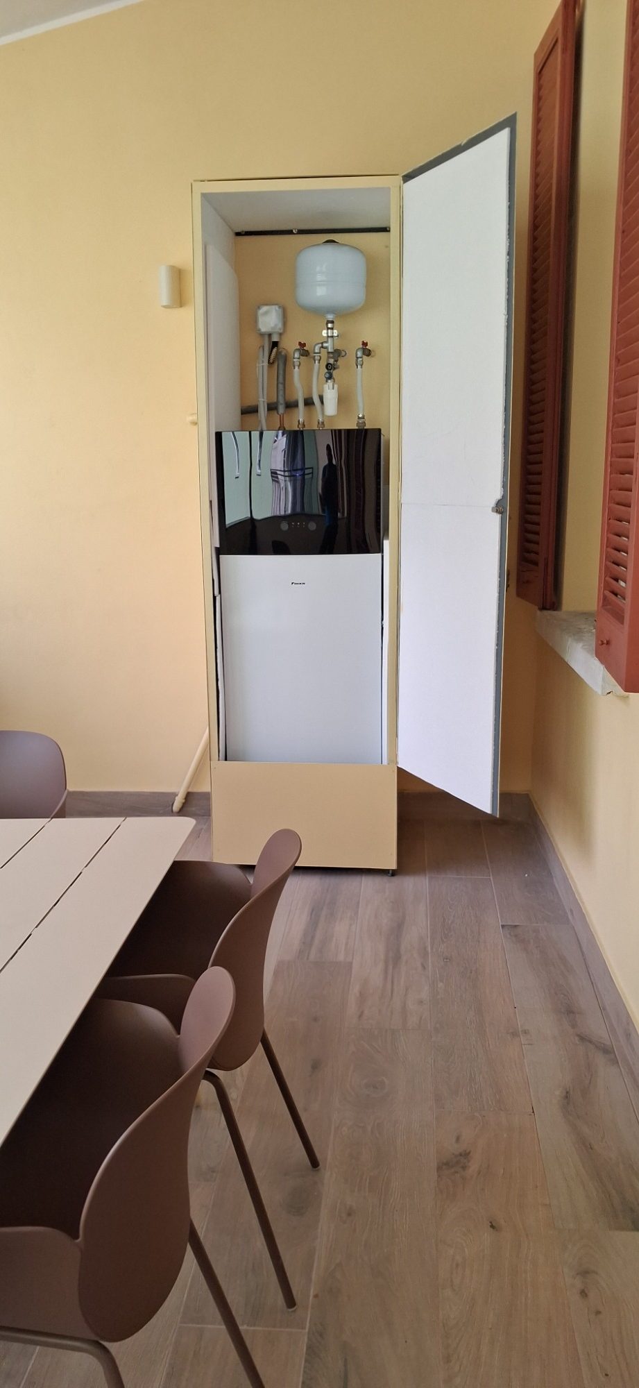 tank da 180 Lt su sistema Daikin Multi + installato in appartamento b&b a Milano zona Precotto