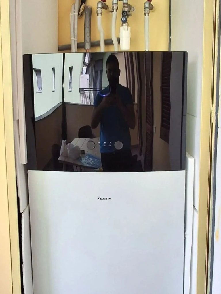 Pompa di Calore Daikin Multi+, un unico sistema per acqua calda, riscaldamento e condizionamento. Milano zona Precotto