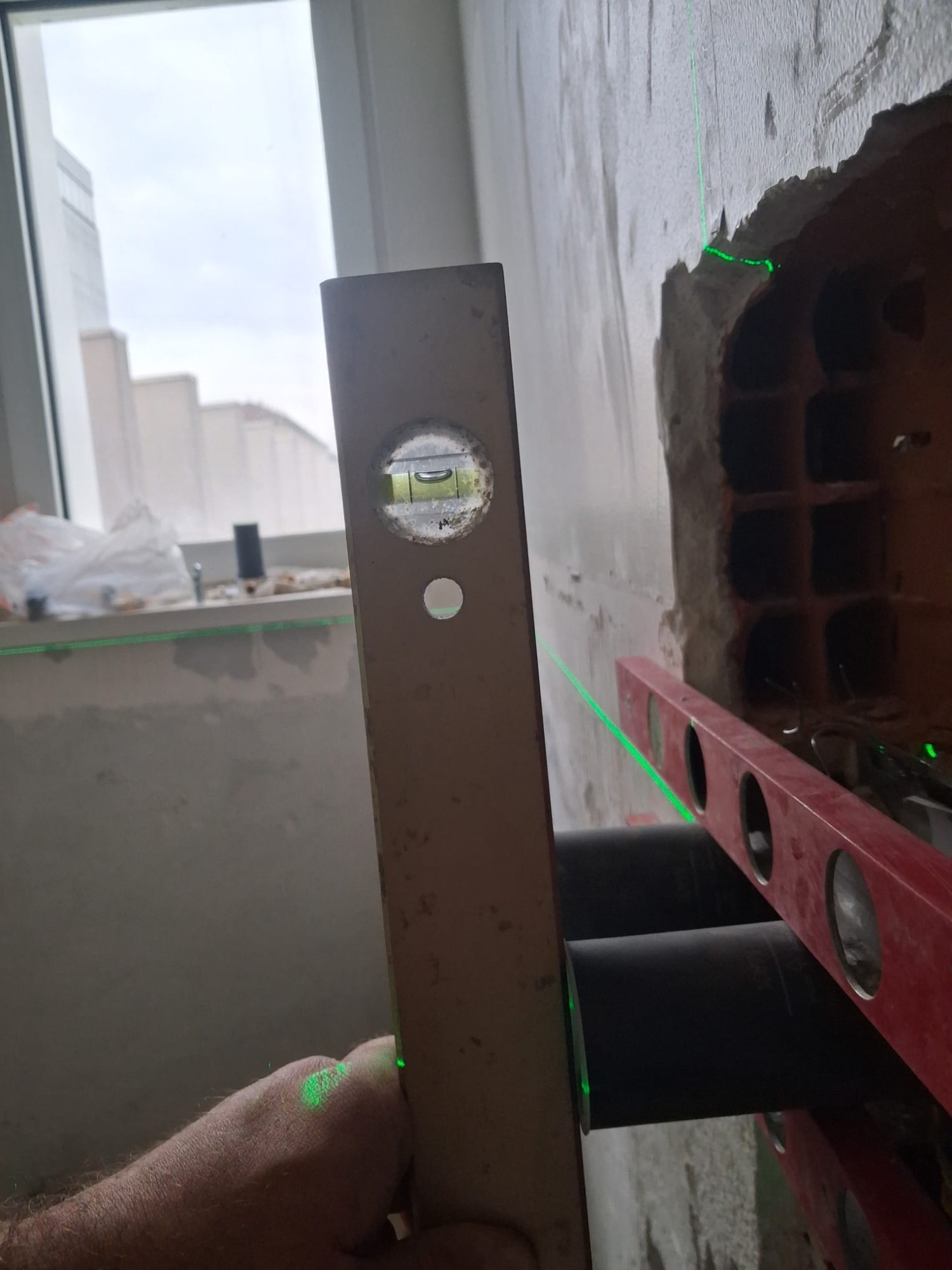 Gruppo incasso Zazzeri livellato a laser e perpendicolare alla parete, Milano zona P.ta Vittoria