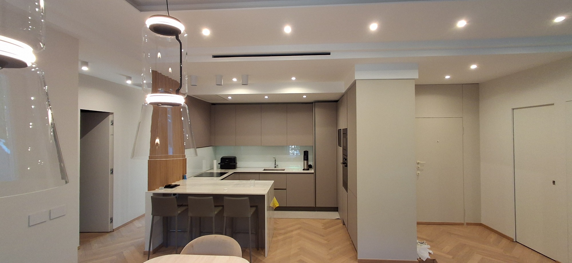 Unita interna a media prevalenza haier per salone e studio, Milano zona ex fiera con bocchetta di design integrata nell'ambiente