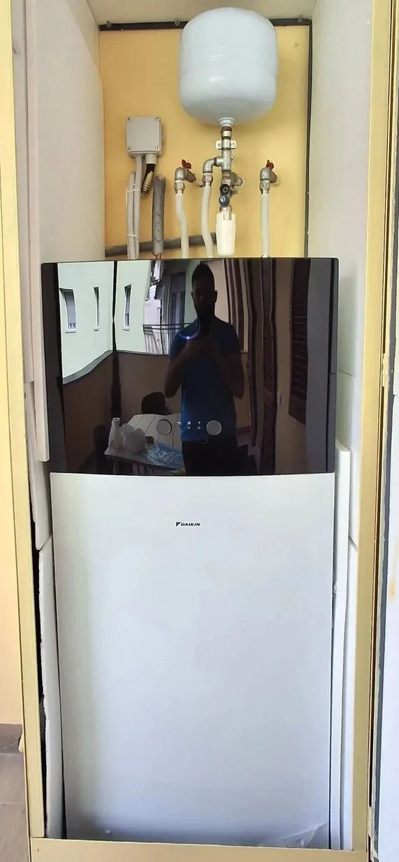 Pompa di Calore Daikin Multi+, un unico sistema per acqua calda, riscaldamento e condizionamento. Milano zona Precotto