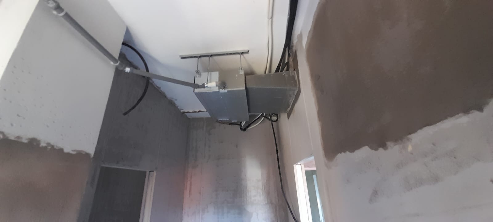 Unità Canalizzata a Bassa prevalenza Hair, serve una camera da letto. Milano zona ex Fiera