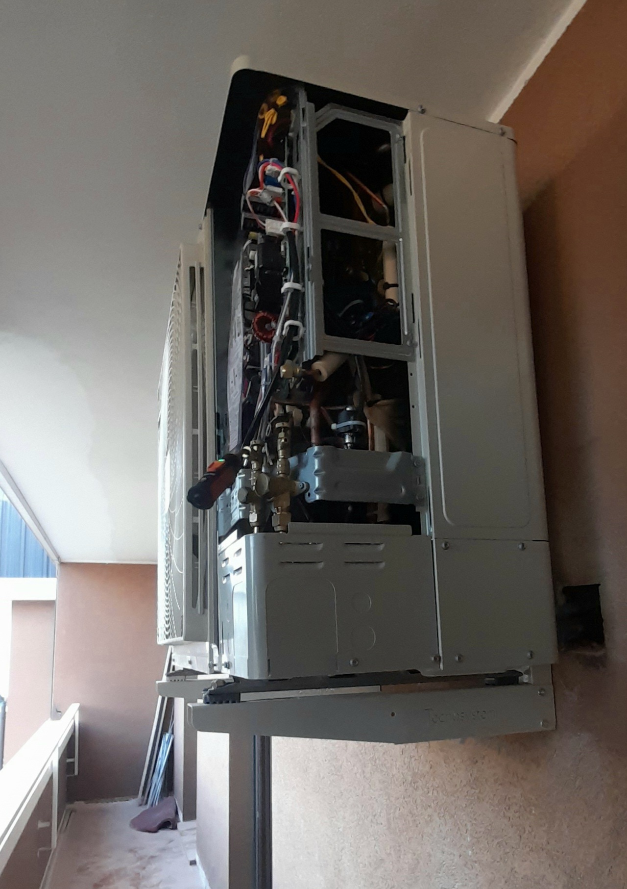 Unità esterna Daikin RZAG100NV1, il massimo dell'efficientamento per un impianto canalizzato con sistema Airzone, Milano San Siro